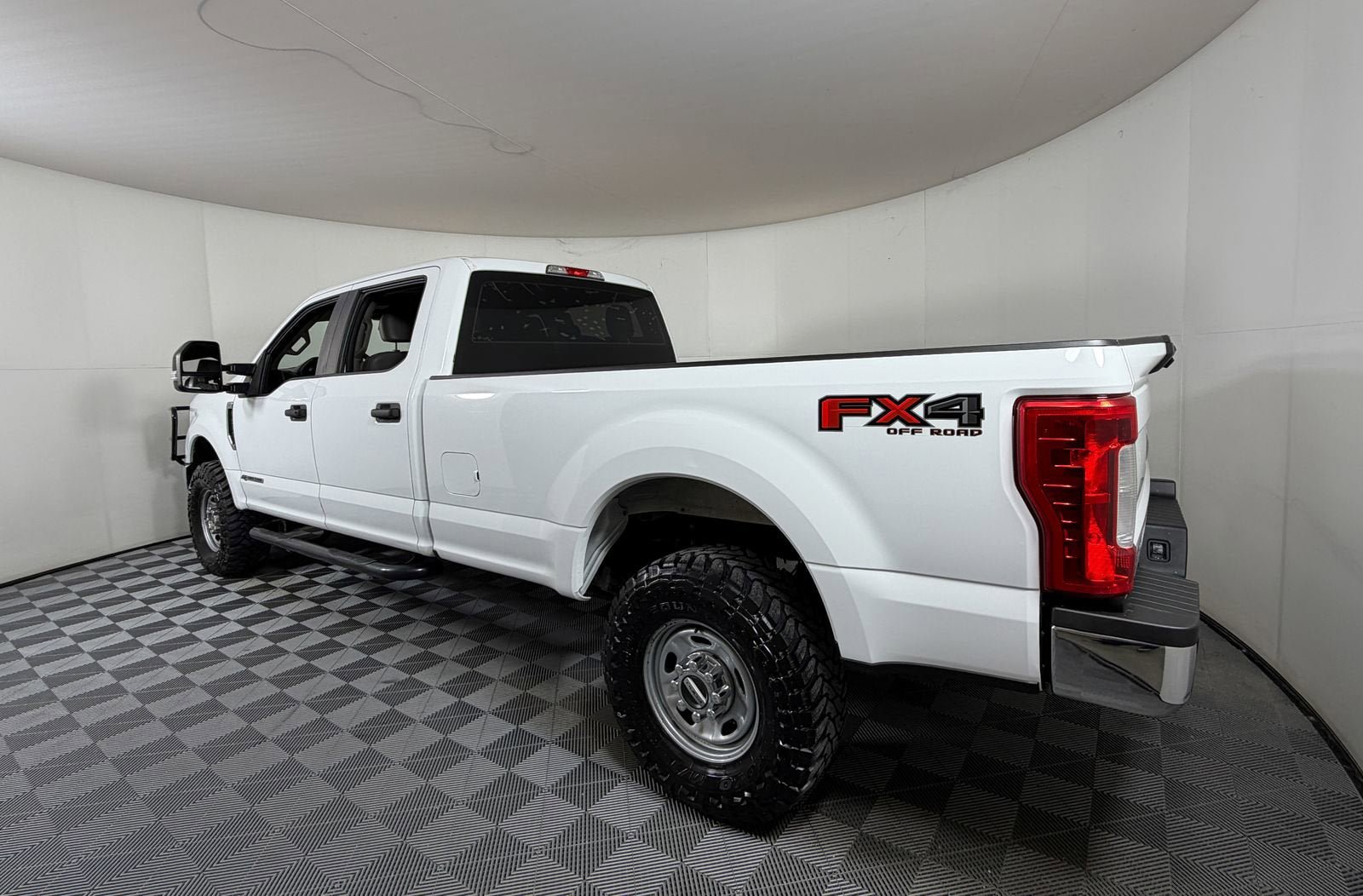 Used 2019 Ford F250 XL w/ Power Equipment Group AWD/4WD image 3