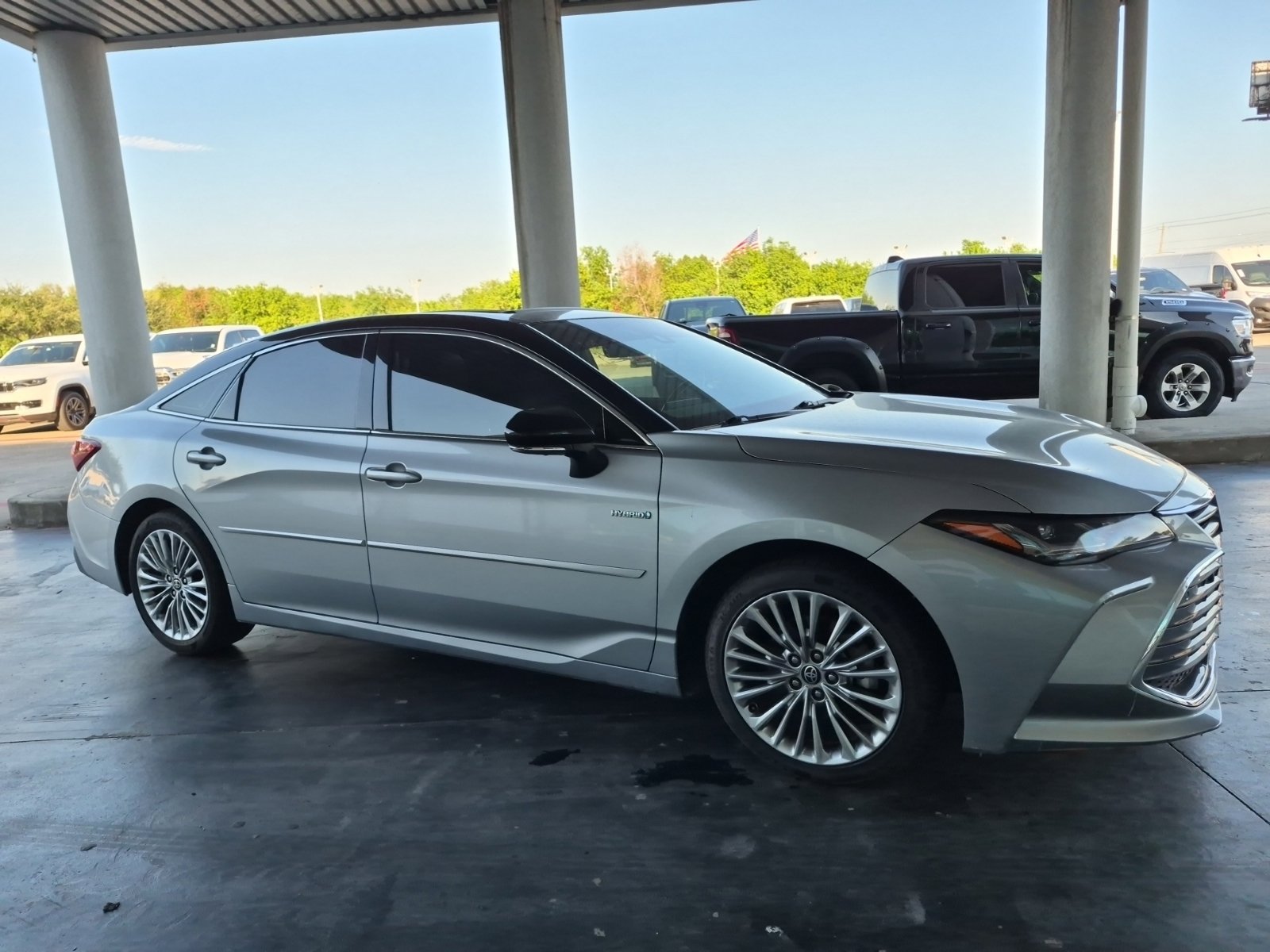 Used 2021 Toyota Avalon Limited w/ Advanced Safety Package FWD image 4