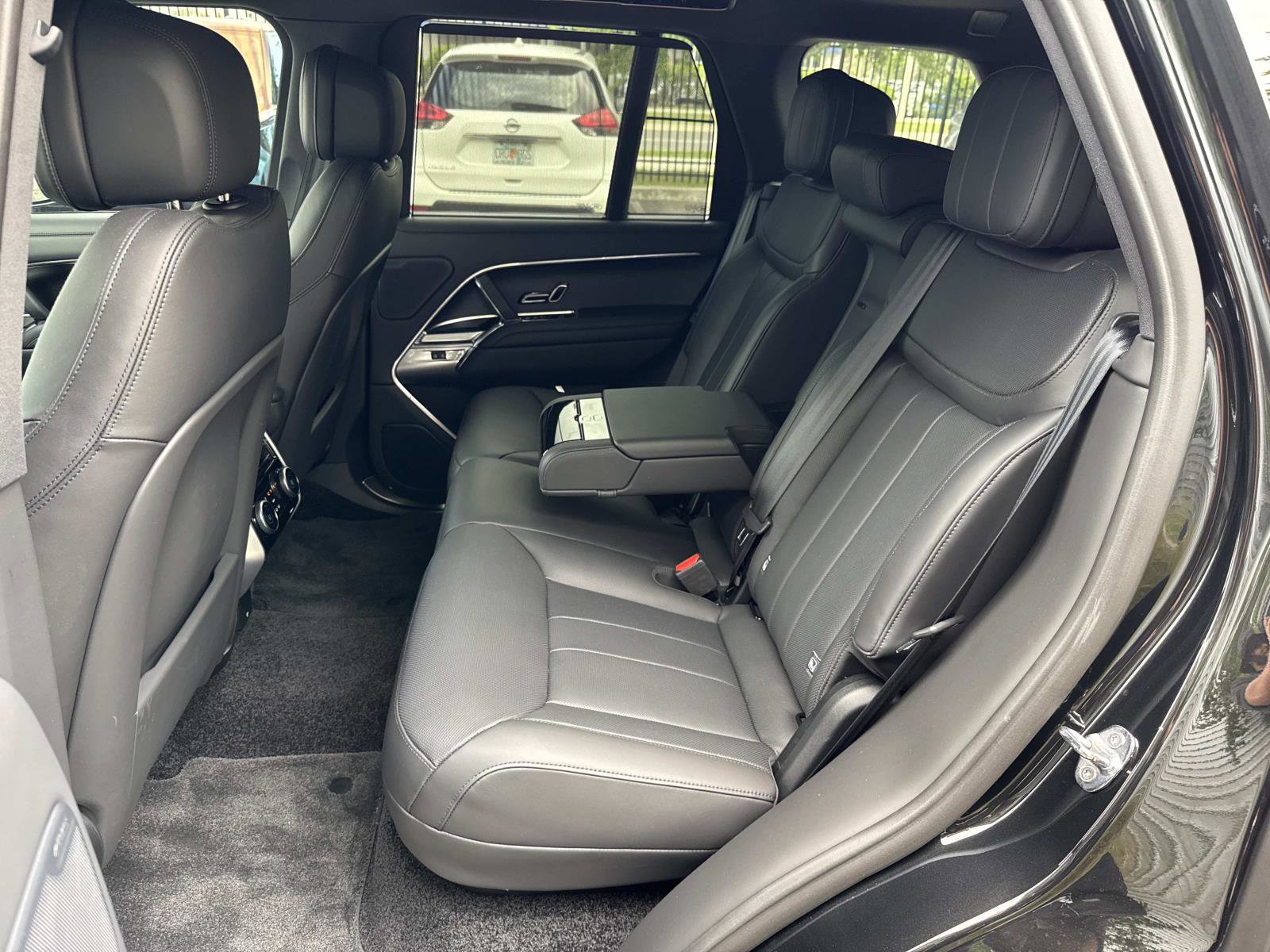 Certified 2025 Land Rover Range Rover SE AWD/4WD image 14