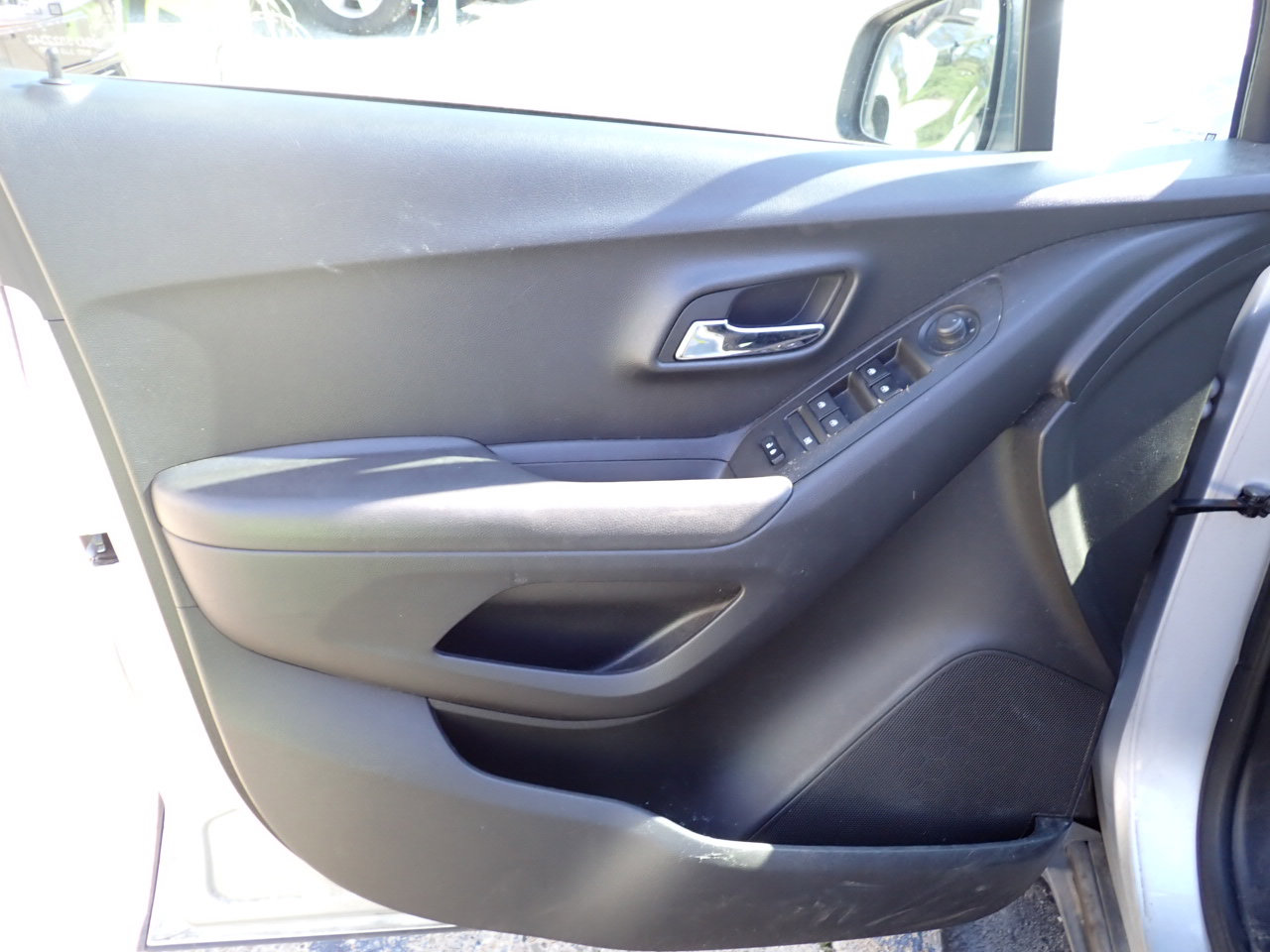 Used 2017 Chevrolet Trax LS image 33