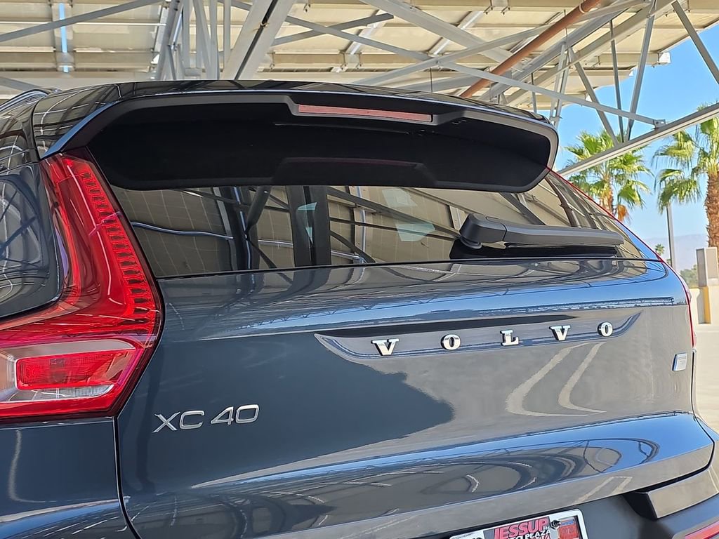 Used 2022 Volvo XC40 P8 Recharge Plus image 32
