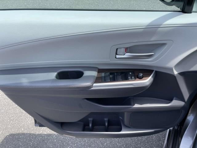 Used 2022 Toyota Sienna XLE image 16
