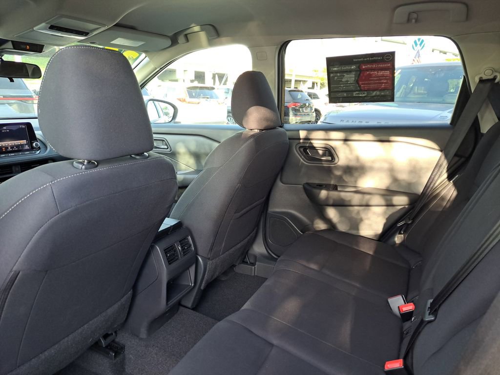 Used 2025 Nissan Rogue S image 8