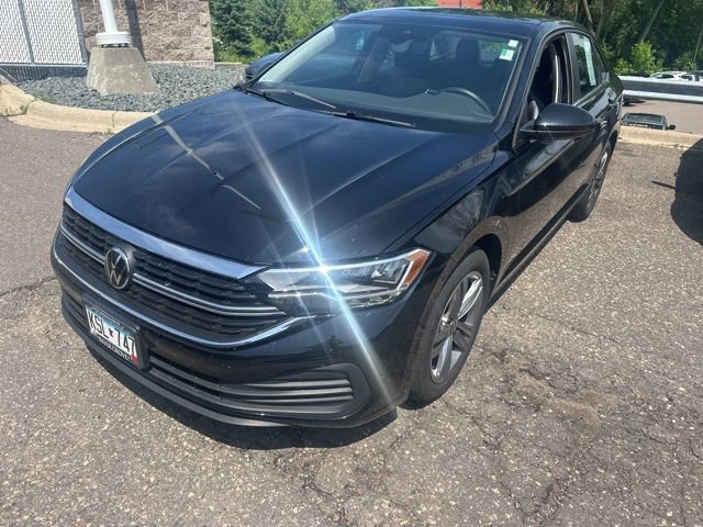 Used 2023 Volkswagen Jetta SE w/ Panoramic Sunroof Package FWD image 7