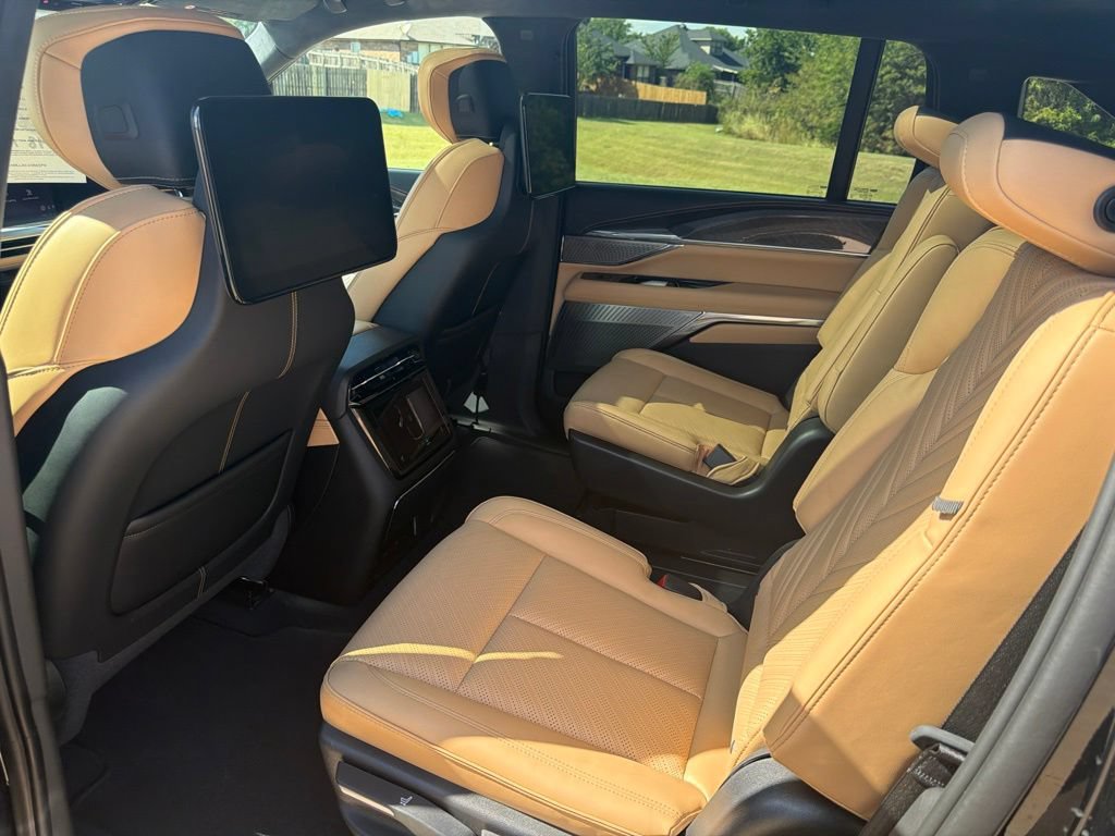 Certified 2025 Cadillac Escalade IQ Luxury 2 AWD/4WD image 13