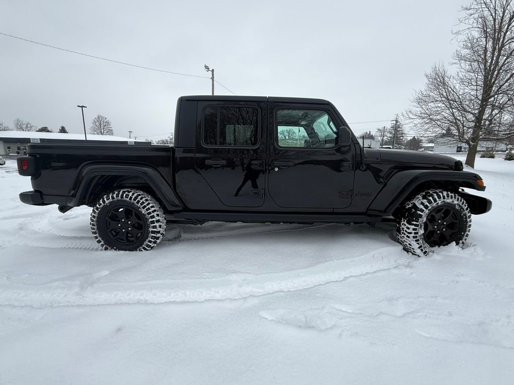 Used 2022 Jeep Gladiator Willys image 2