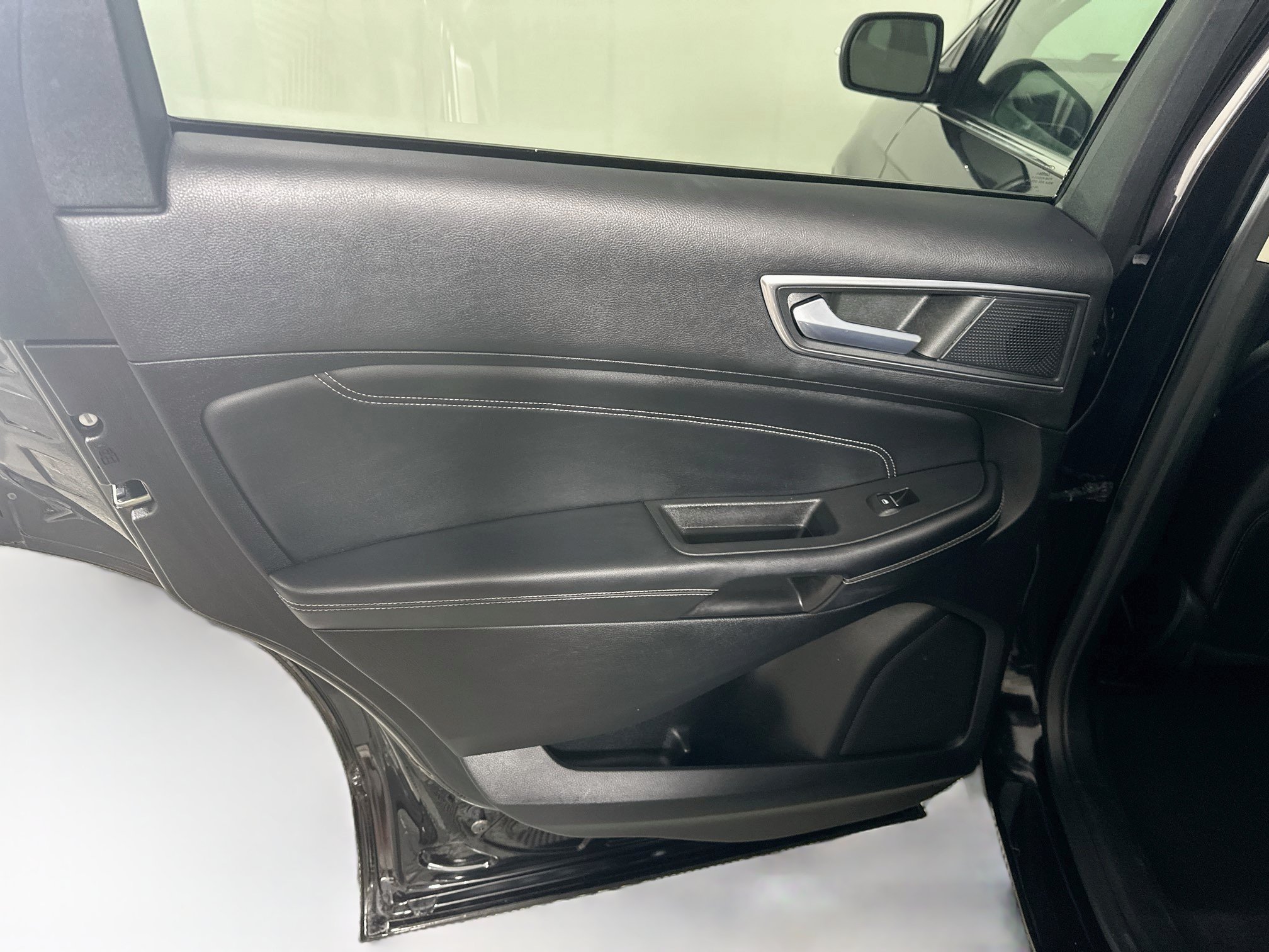 Used 2022 Ford Edge Titanium w/ Equipment Group 301A AWD/4WD image 25