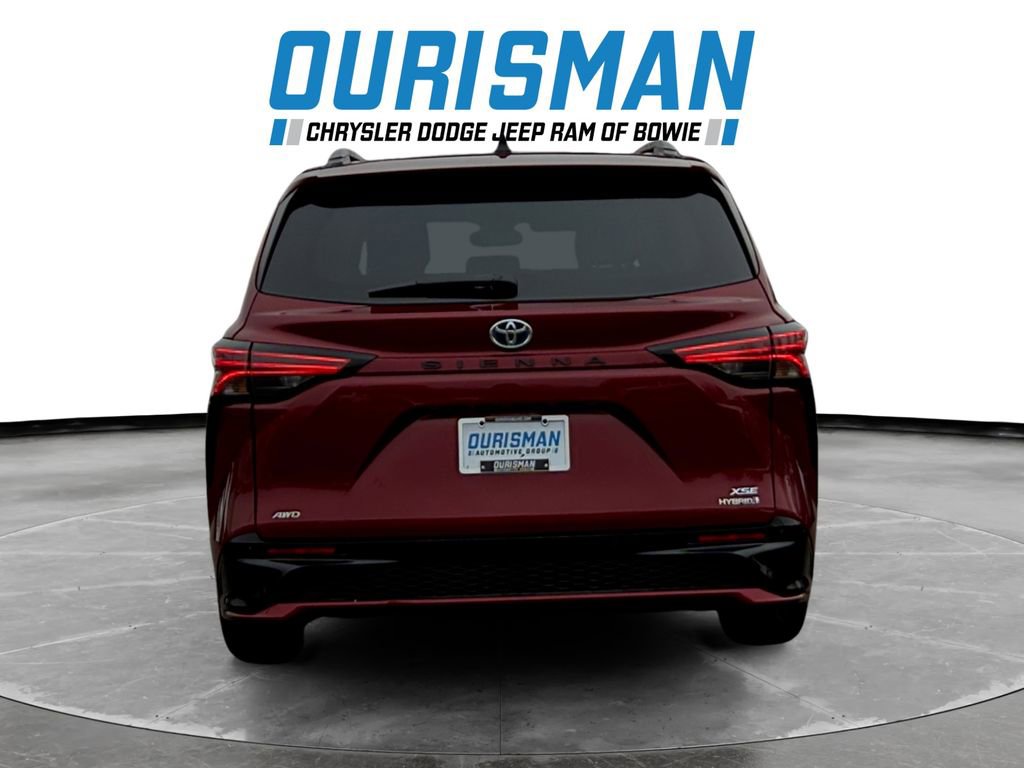 Used 2022 Toyota Sienna XSE image 5