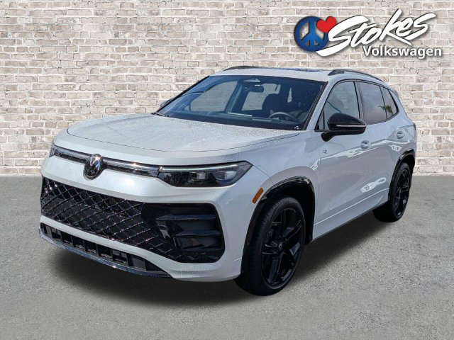 Certified 2025 Volkswagen Tiguan SE R-Line FWD image 8