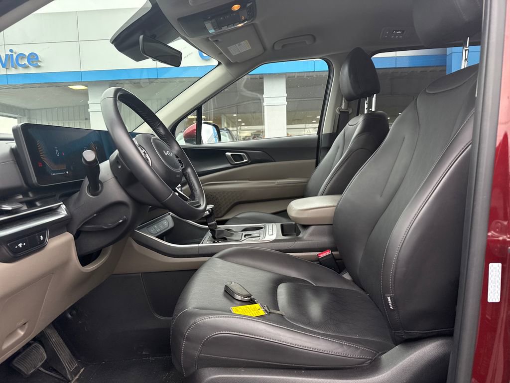 Used 2025 Kia Carnival image 10