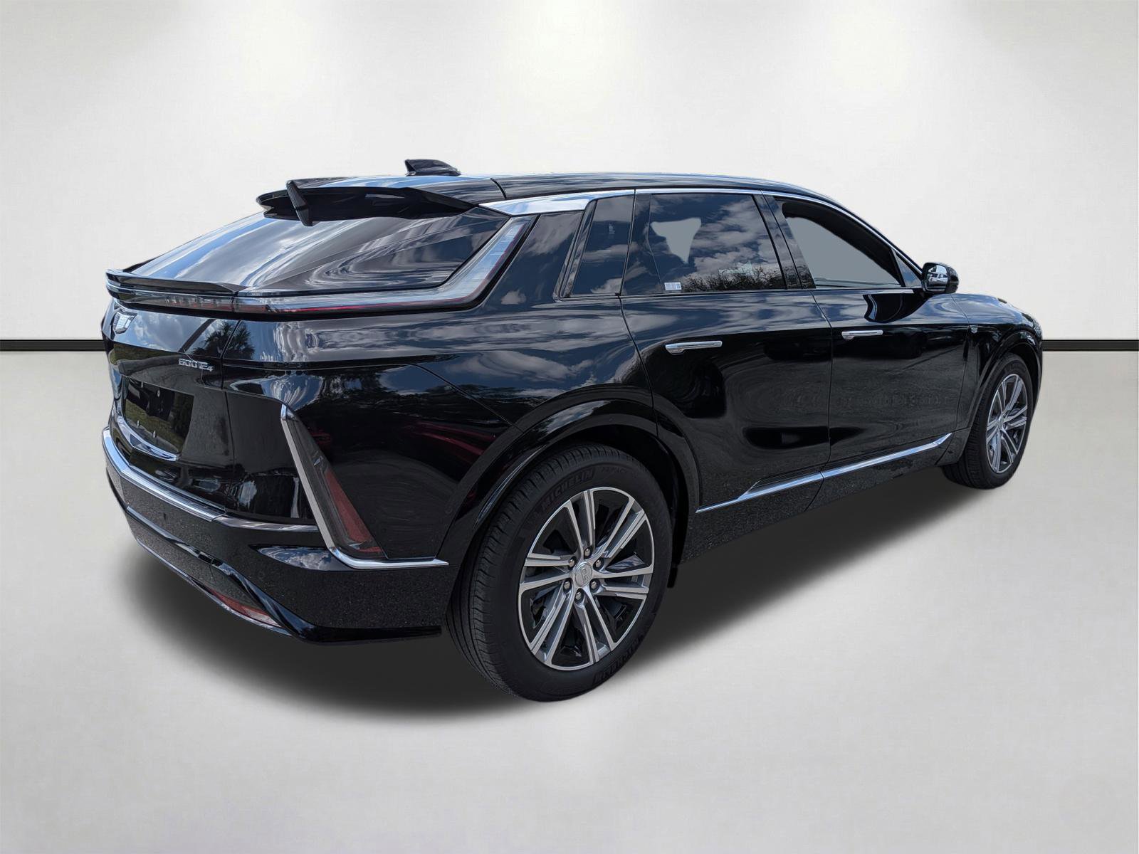 Used 2024 Cadillac Lyriq Luxury w/ LPO, Floor Liner Package image 4