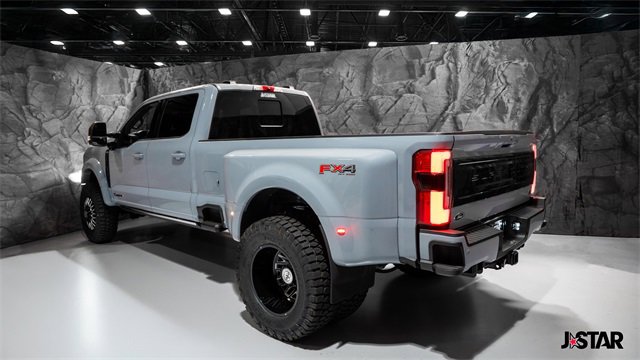 Used 2025 Ford F450 Platinum w/ FX4 Off-Road Package image 23