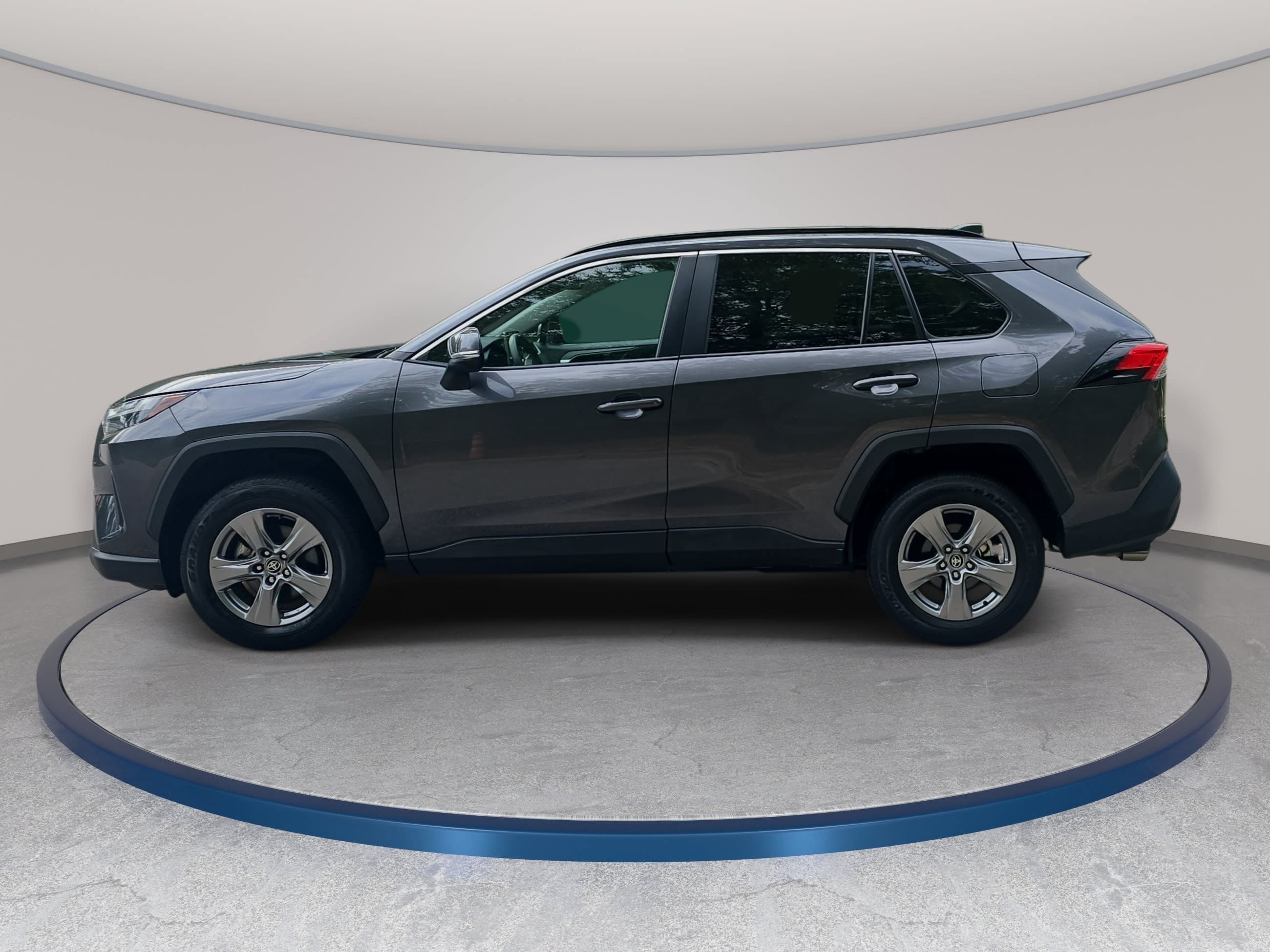 Used 2025 Toyota RAV4 XLE FWD image 8