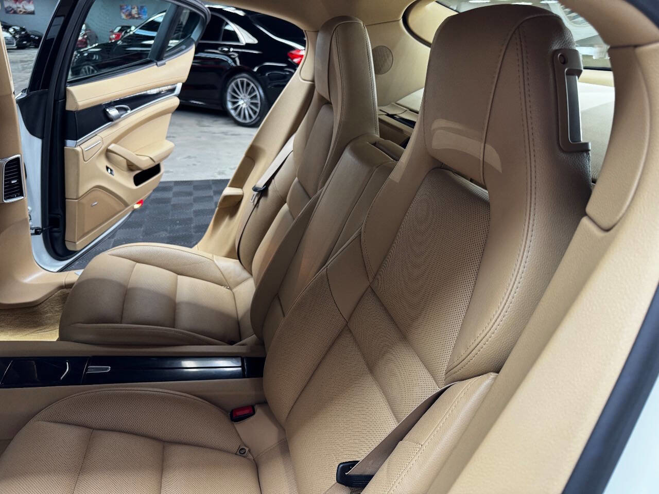 Used 2015 Porsche Panamera 4 image 43