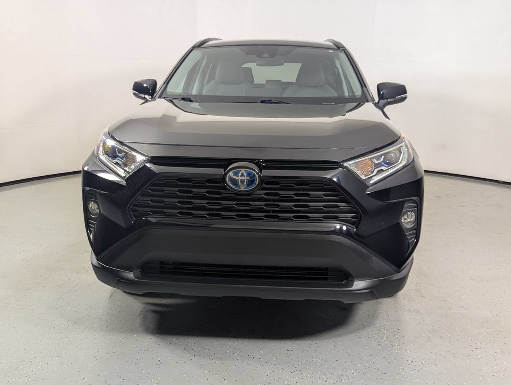 Used 2020 Toyota RAV4 XLE AWD/4WD image 2