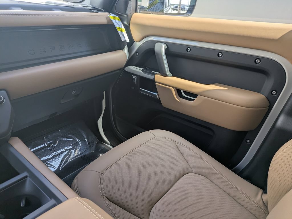 New 2026 Land Rover Defender 130 X-Dynamic SE AWD/4WD image 18