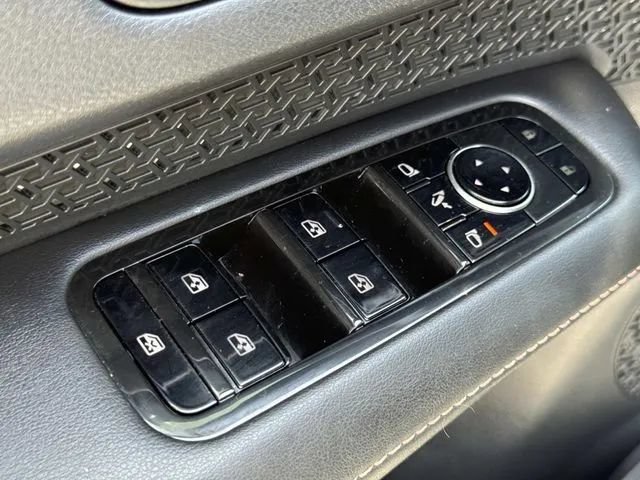 Used 2024 Nissan Ariya AWD image 28