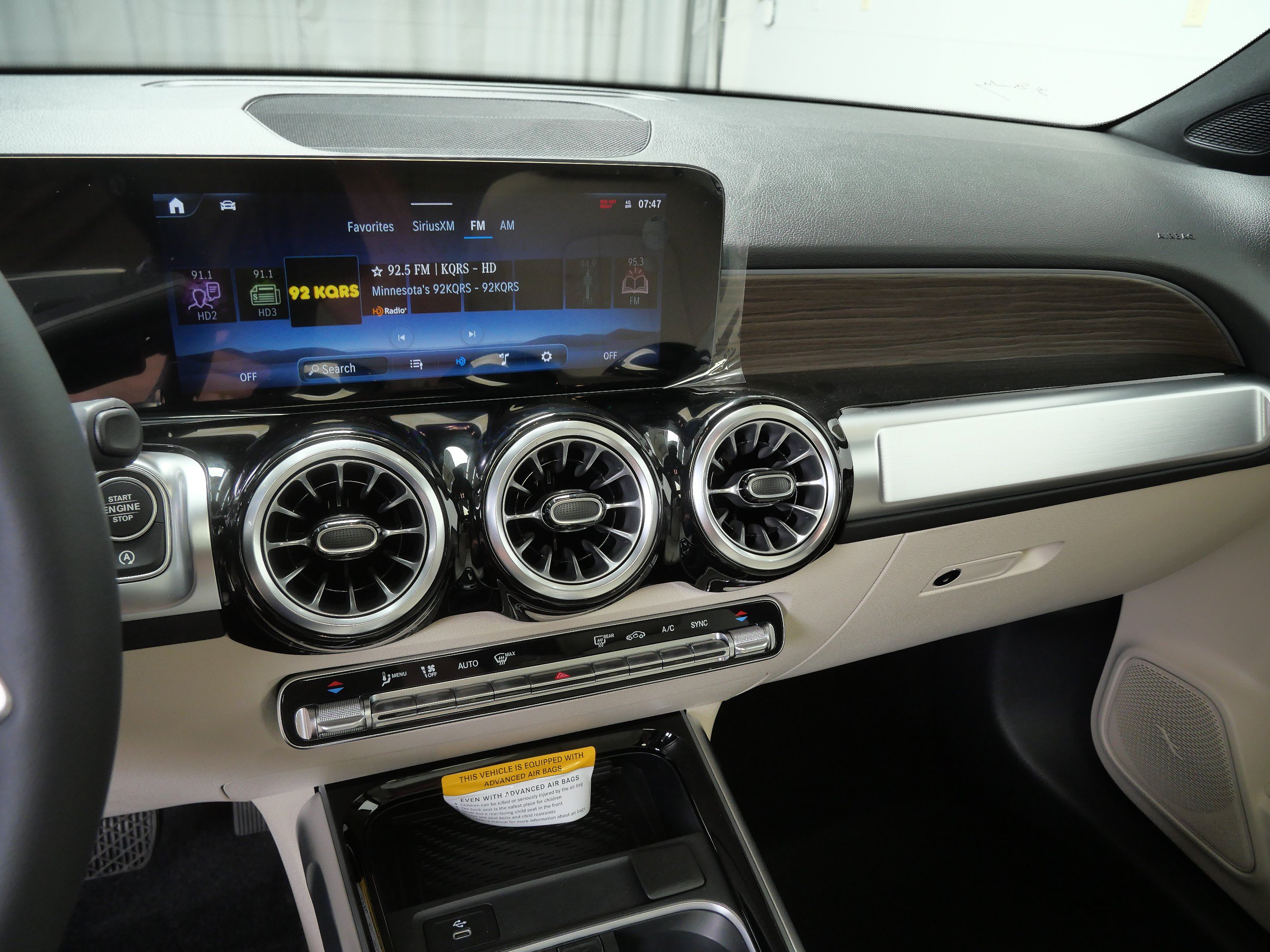 New 2026 Mercedes-Benz GLB 250 4MATIC image 14