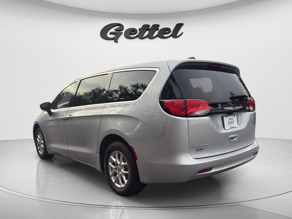 Used 2023 Chrysler Voyager LX FWD image 7