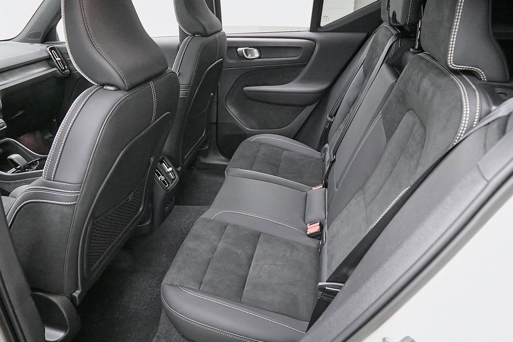 Certified 2023 Volvo XC40 Recharge Ultimate w/ Protection Package Premier image 22