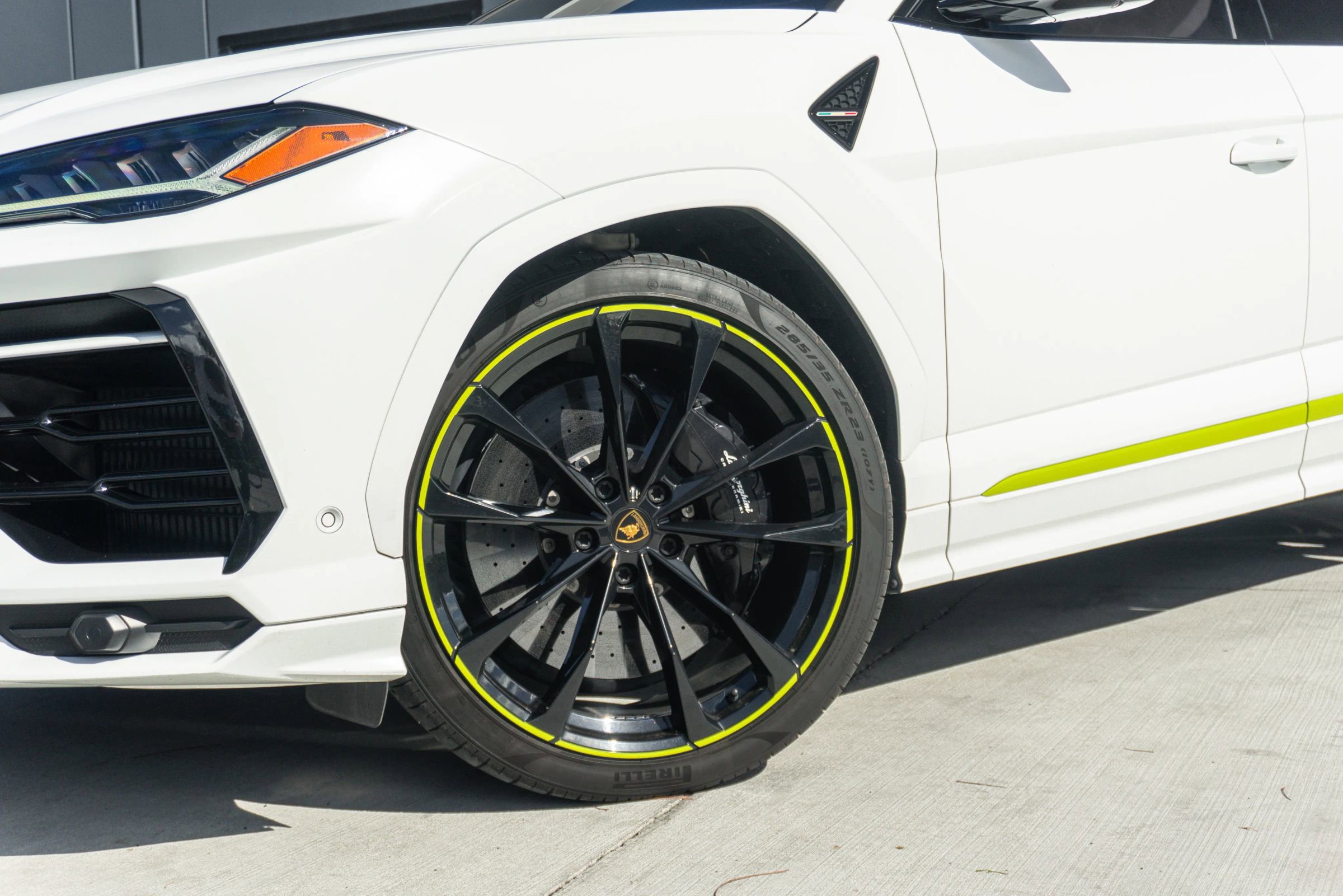 Used 2022 Lamborghini Urus image 25