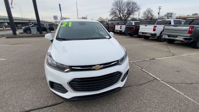 Used 2021 Chevrolet Trax LS w/ Tint and Cruise Package FWD image 6