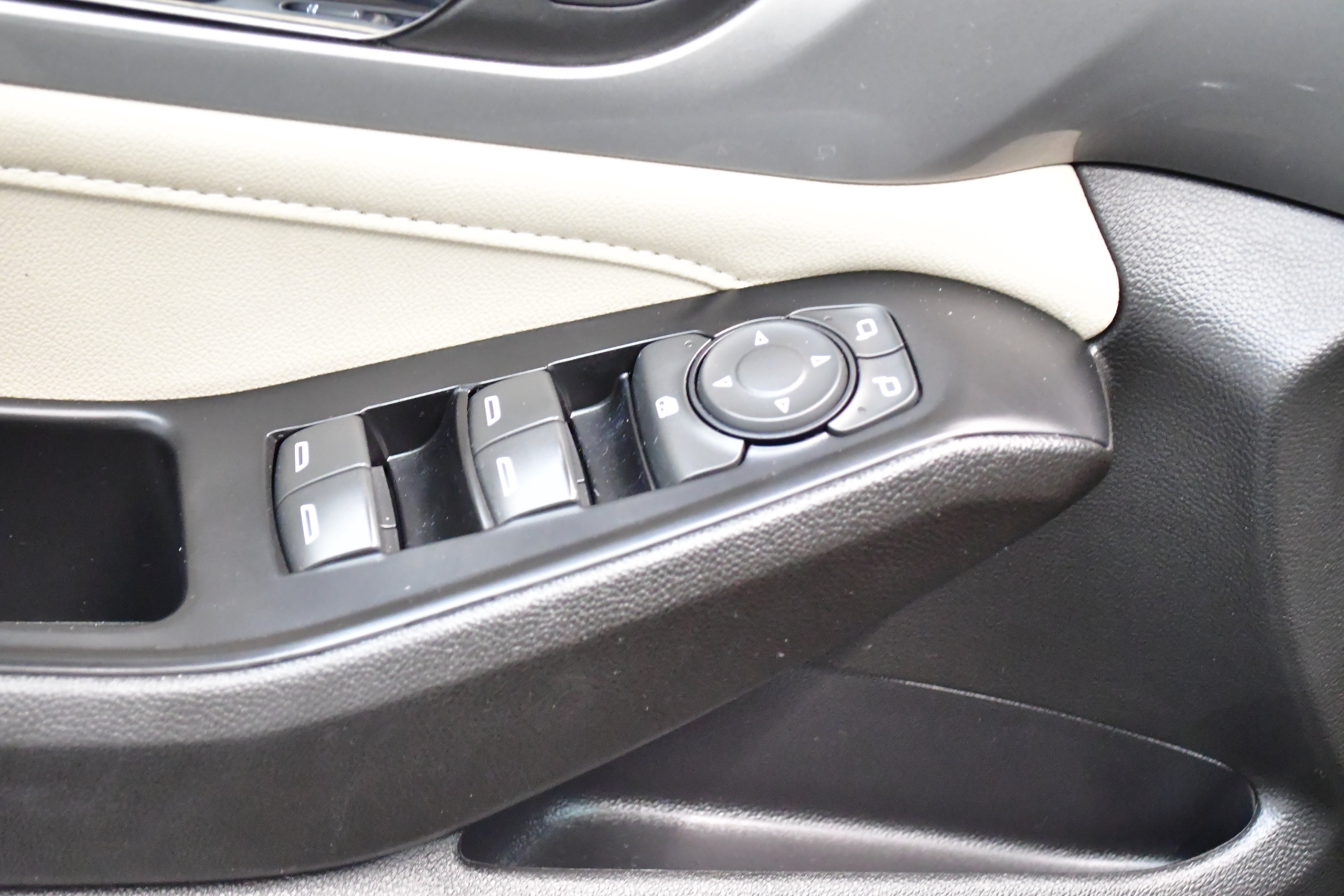 Used 2023 Chevrolet Traverse LS FWD image 15