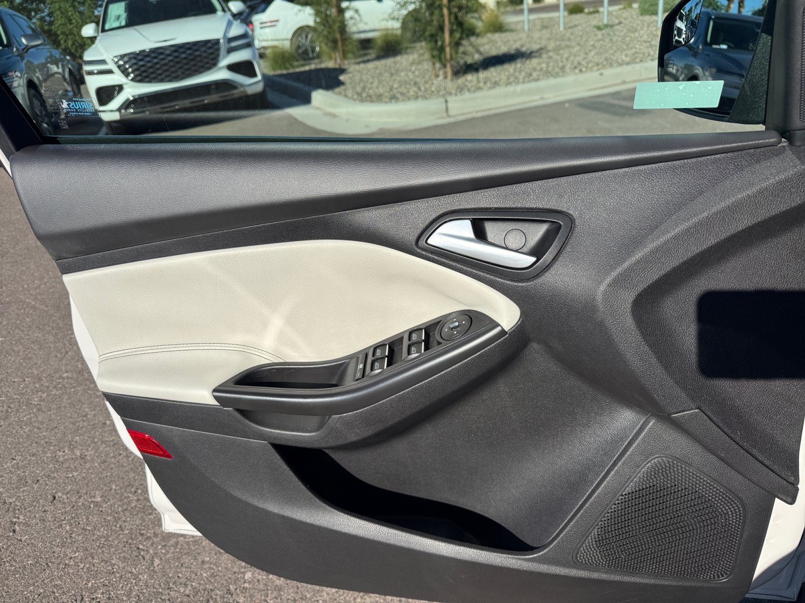 Used 2013 Ford Focus Titanium FWD image 13