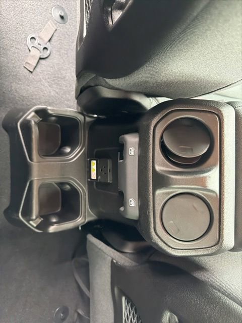 Used 2024 Jeep Gladiator Rubicon w/ Technology Group AWD/4WD image 17