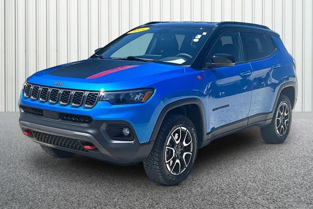 Used 2025 Jeep Compass Trailhawk AWD/4WD image 2