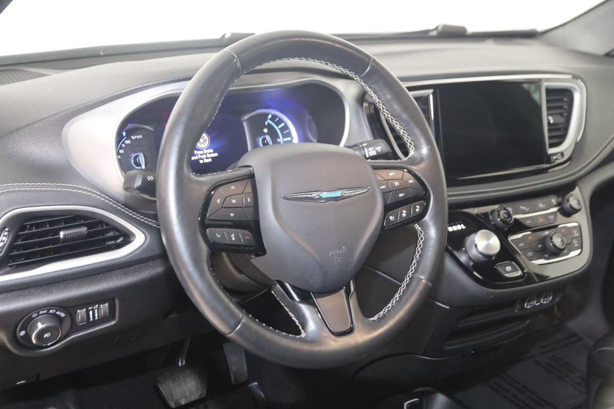 Used 2021 Chrysler Pacifica Touring-L w/ S Appearance Package FWD image 6