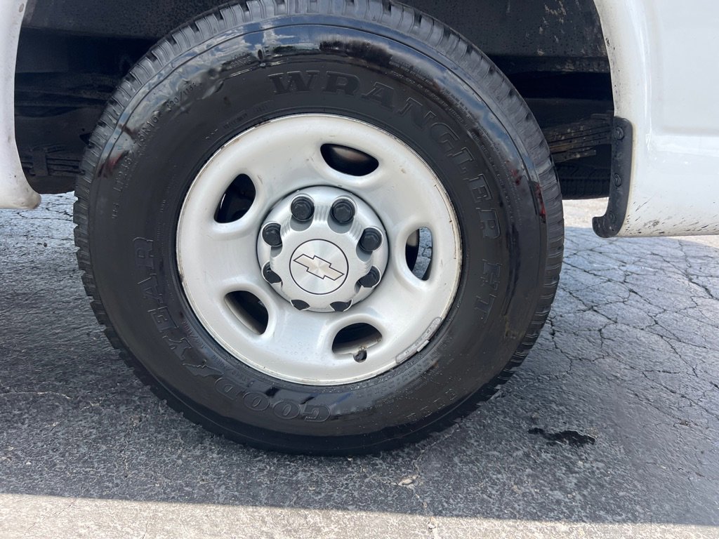 Used 2018 Chevrolet Express 3500 w/ Driver Convenience Package image 41