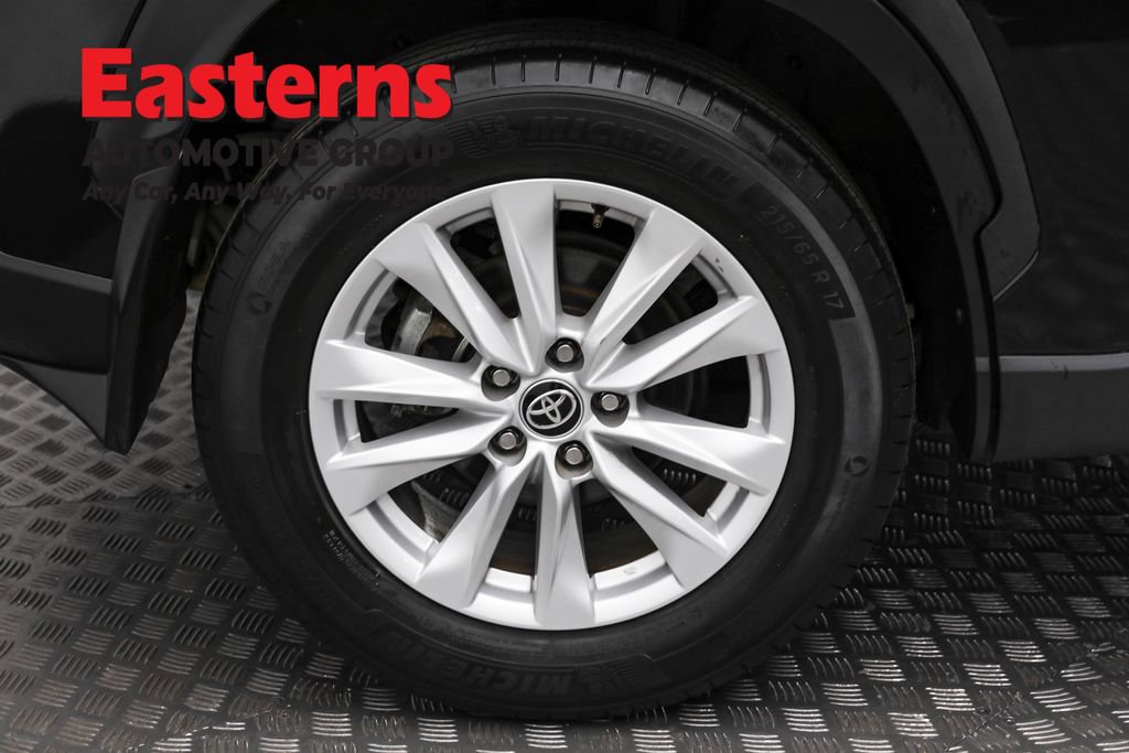 Used 2022 Toyota Corolla Cross LE image 30