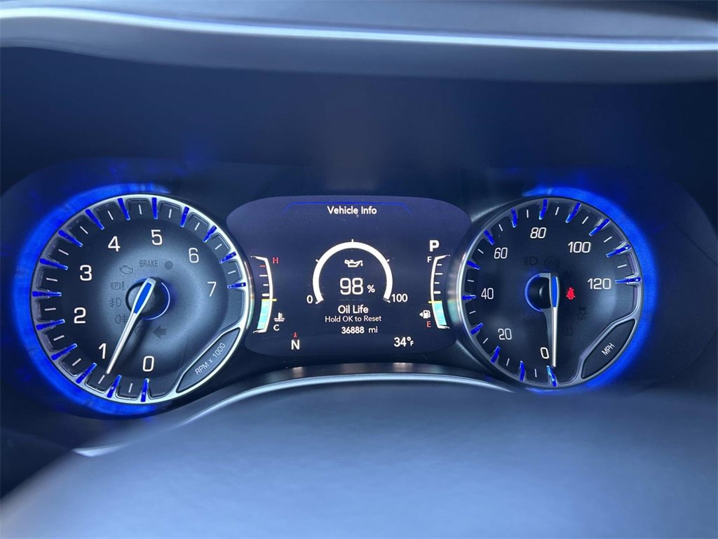 Used 2024 Chrysler Pacifica Touring-L image 27