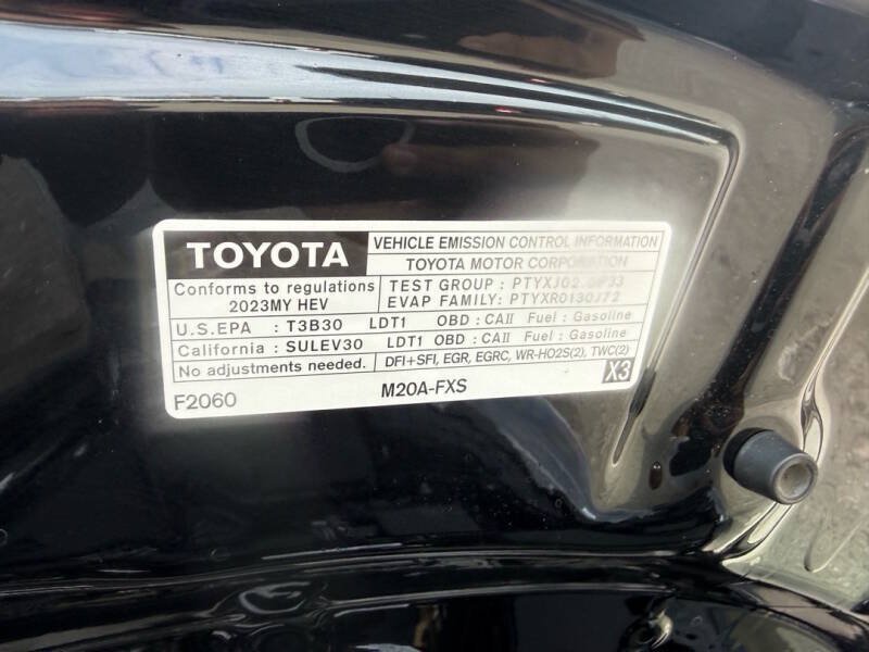 Used 2025 Toyota Corolla LE FWD image 14