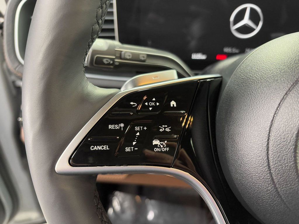 Used 2024 Mercedes-Benz GLE 350 4MATIC image 11