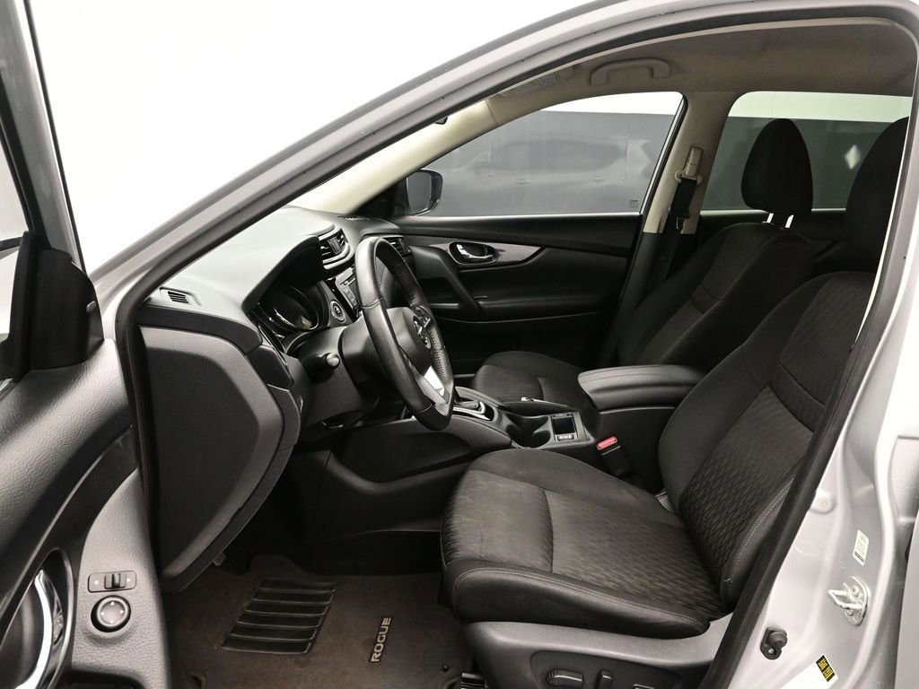 Used 2019 Nissan Rogue SV image 13