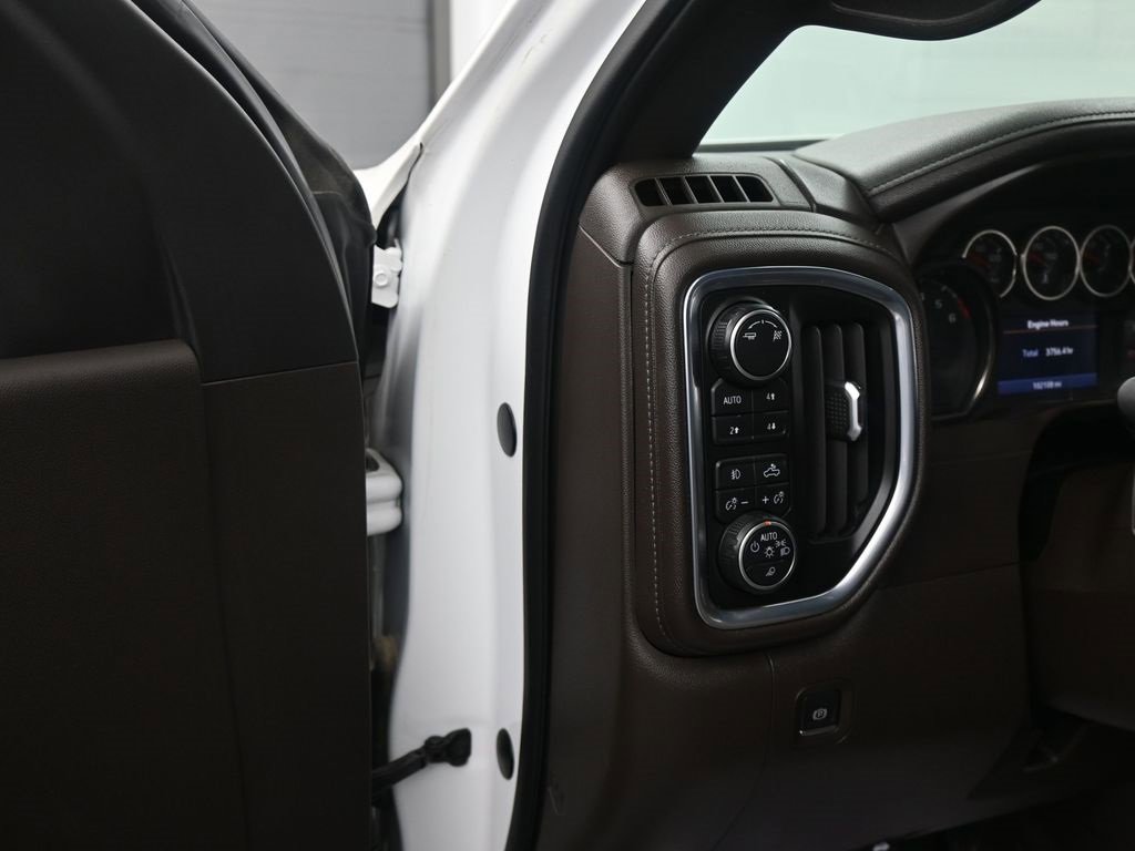 Used 2019 Chevrolet Silverado 1500 LTZ w/ LTZ Texas Edition image 3