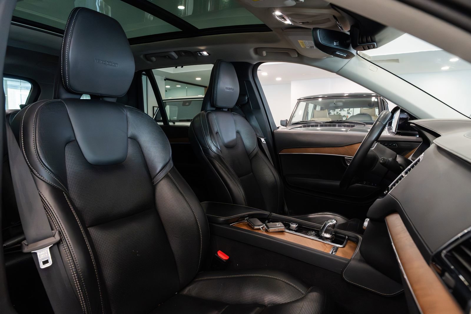 Used 2019 Volvo XC90 T8 Inscription w/ Advanced Package AWD/4WD image 11