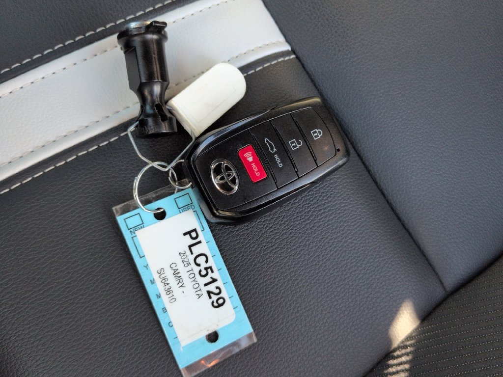 Used 2025 Toyota Camry SE FWD image 30