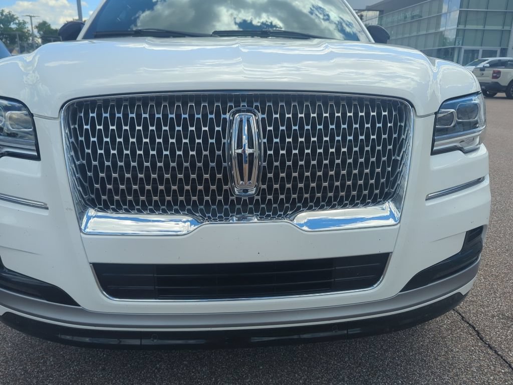 Used 2024 Lincoln Navigator Reserve AWD/4WD image 13
