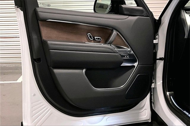 Certified 2025 Land Rover Range Rover SE image 26