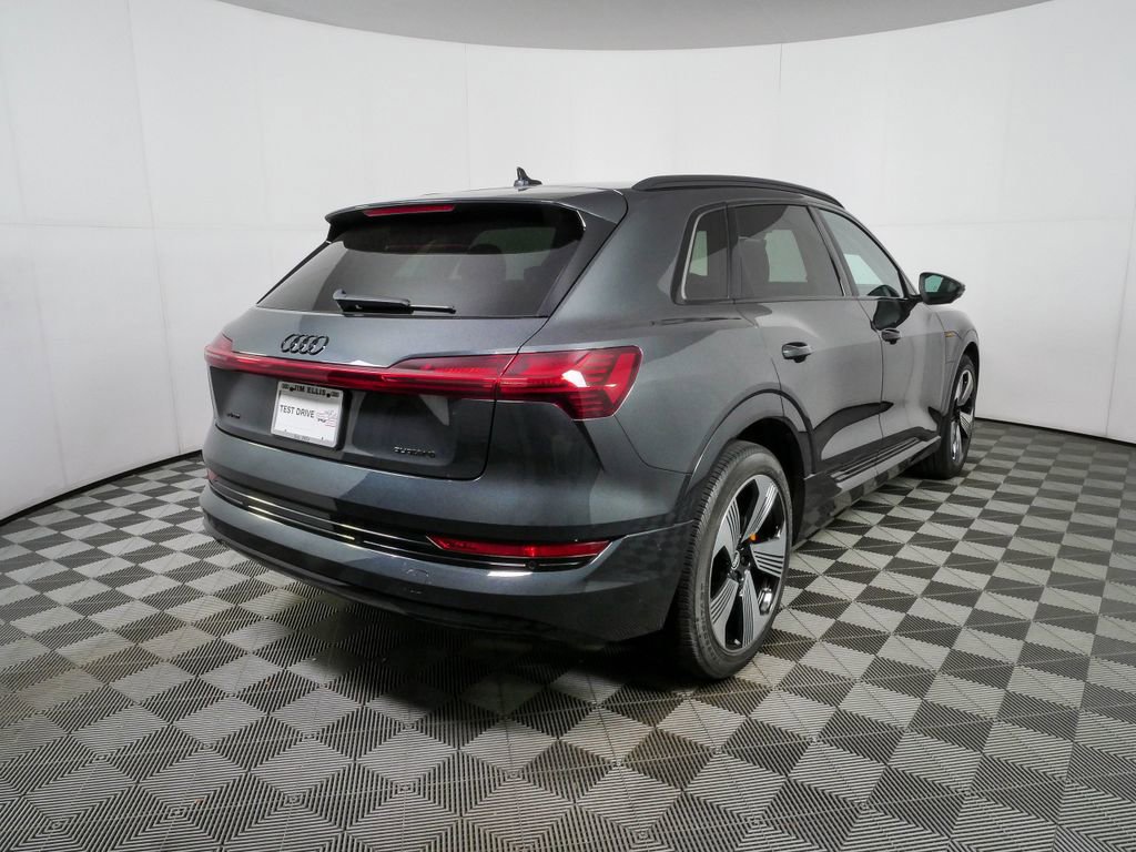 Used 2022 Audi e-tron Premium Plus w/ Premium Plus Package AWD/4WD image 3