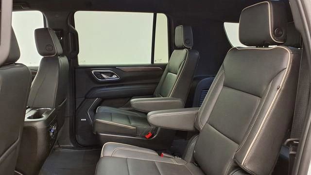 Used 2023 Chevrolet Suburban Premier image 24