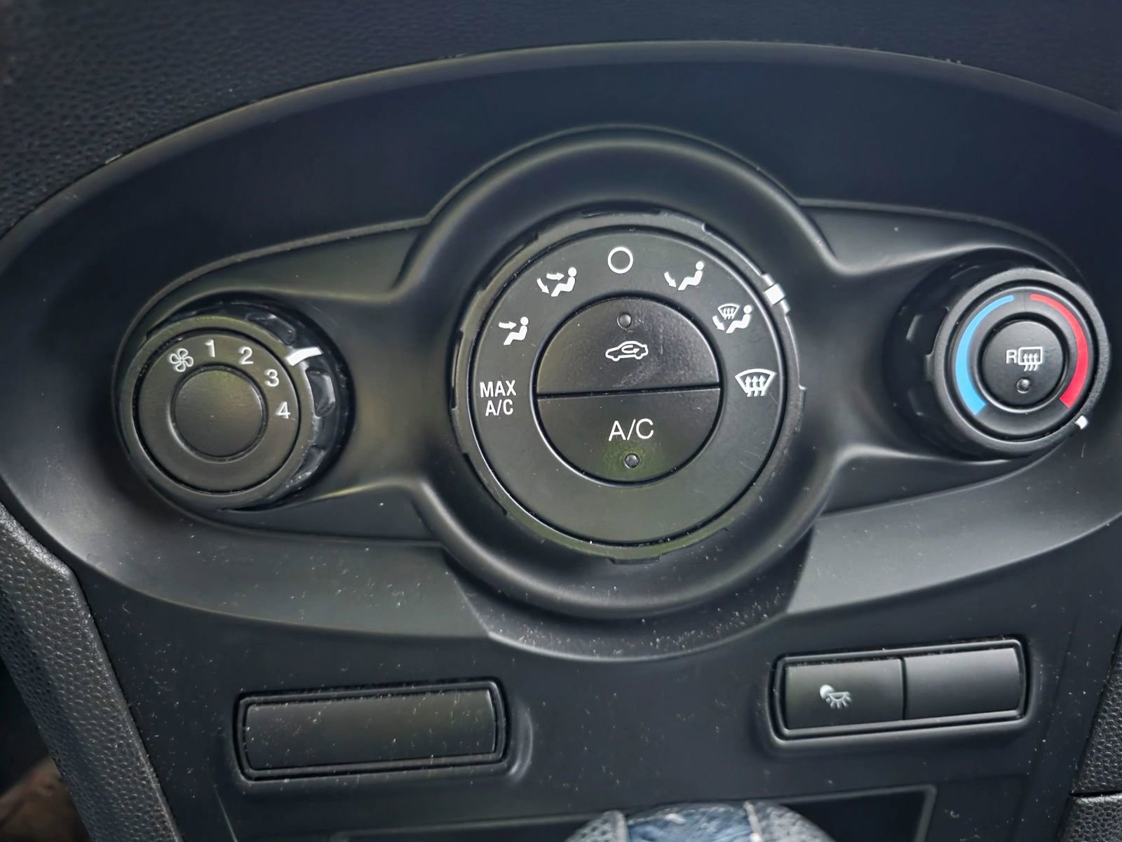 Used 2012 Ford Fiesta SES image 15