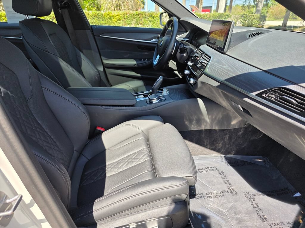 Used 2023 BMW 540i xDrive w/ Convenience Package AWD/4WD image 10