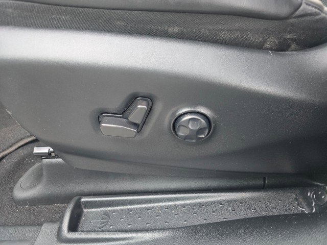 Used 2023 Chrysler Pacifica Limited w/ Uconnect Theater Family Group image 27