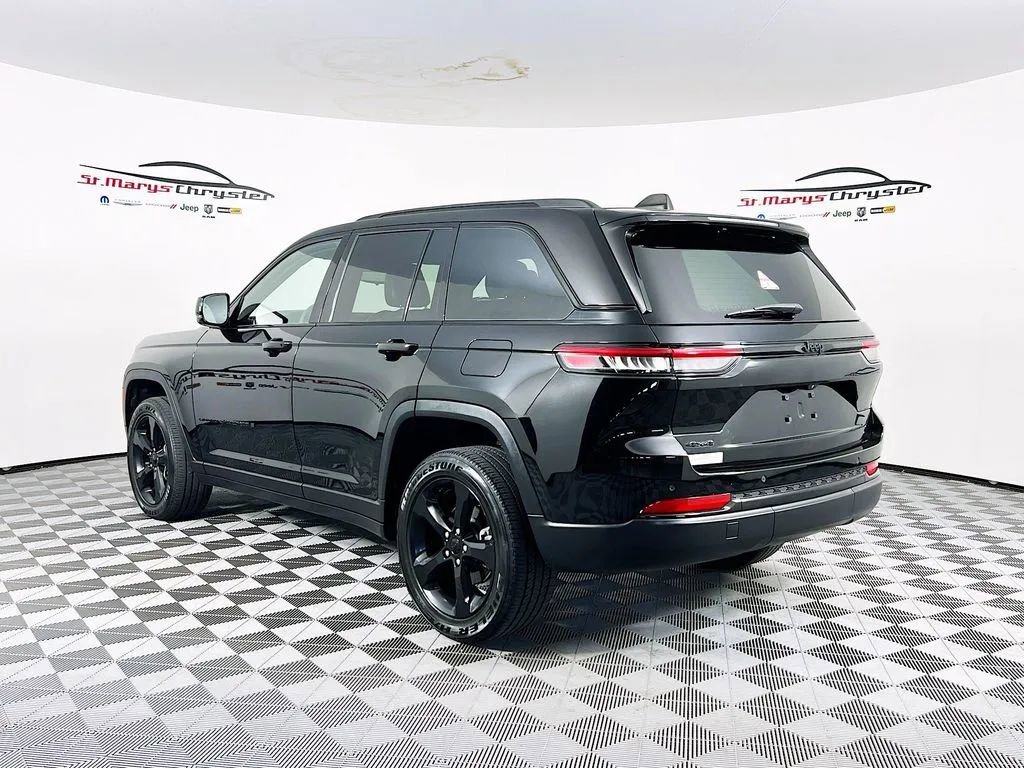 Used 2023 Jeep Grand Cherokee Altitude AWD/4WD image 6