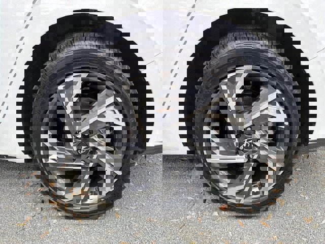 Certified 2025 Hyundai Elantra SEL image 6