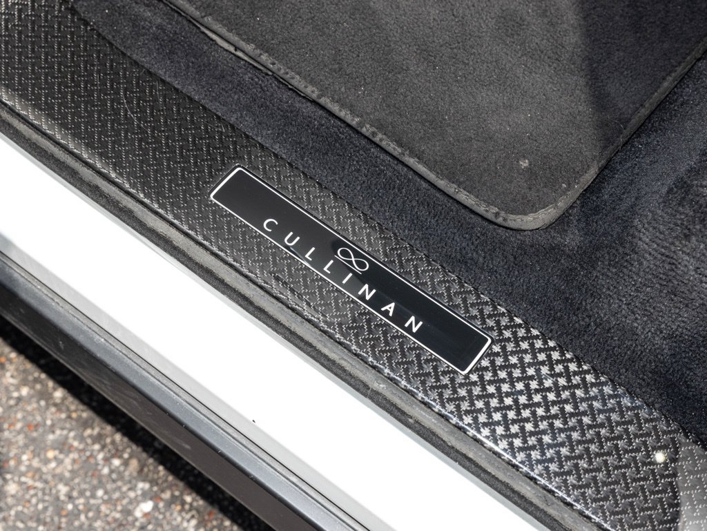 Certified 2022 Rolls-Royce Cullinan Black Badge w/ Dark Exterior Package AWD/4WD image 32